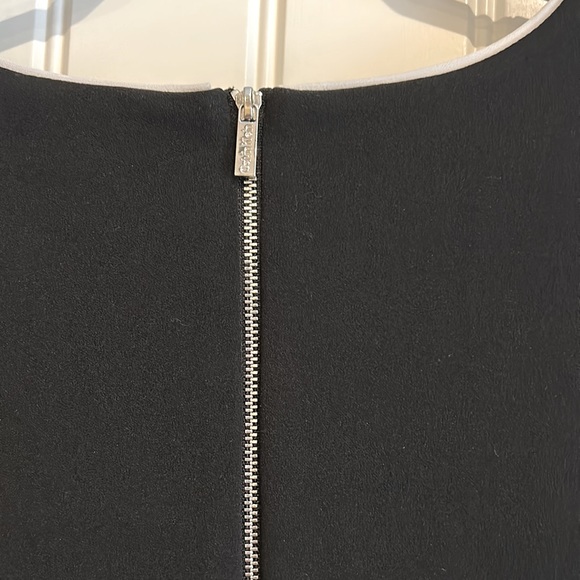 Same dress pictured that says sold. Sale never happened. - Picture 3 of 6